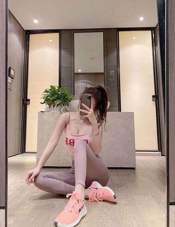 巴黎外围女经纪人